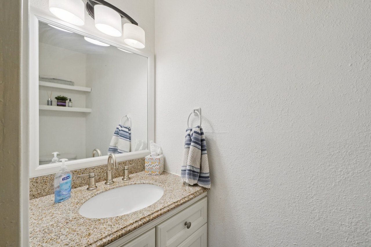 1003 W Camino Al Cielo Dr