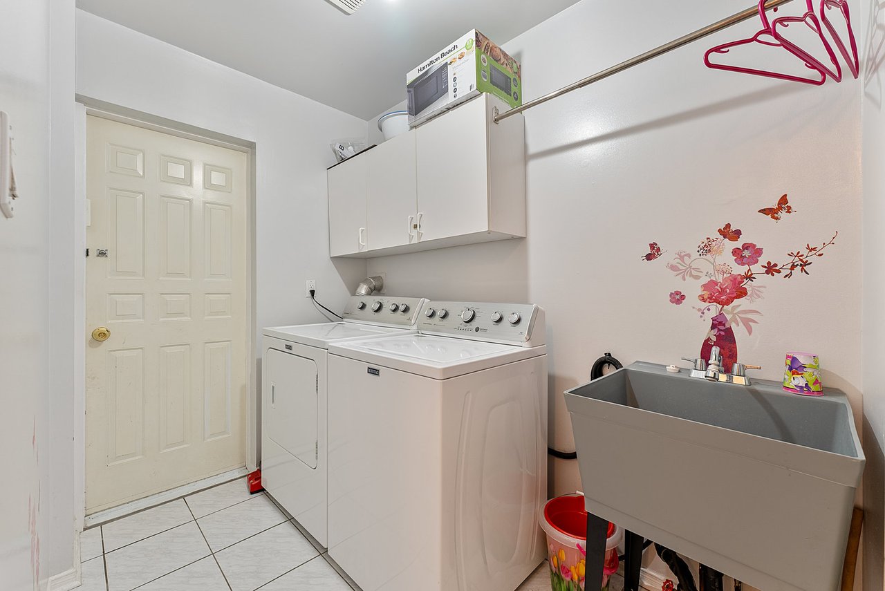 28 Thornway Ave