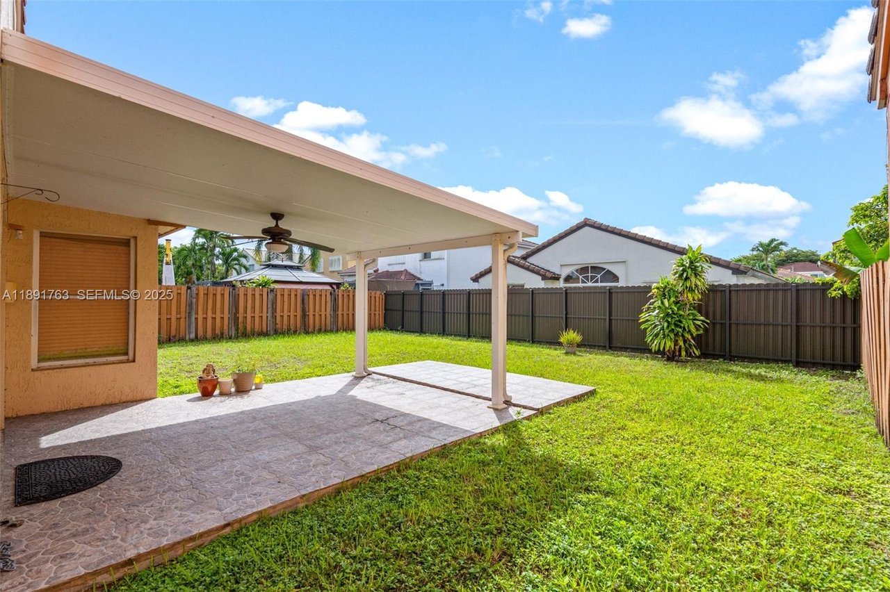 miami-kendall-home-sold-backyard
