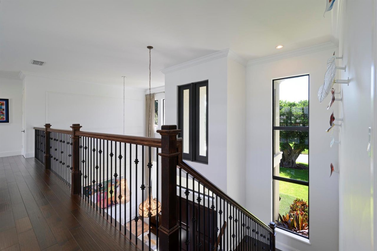 1950 Portage Landing N