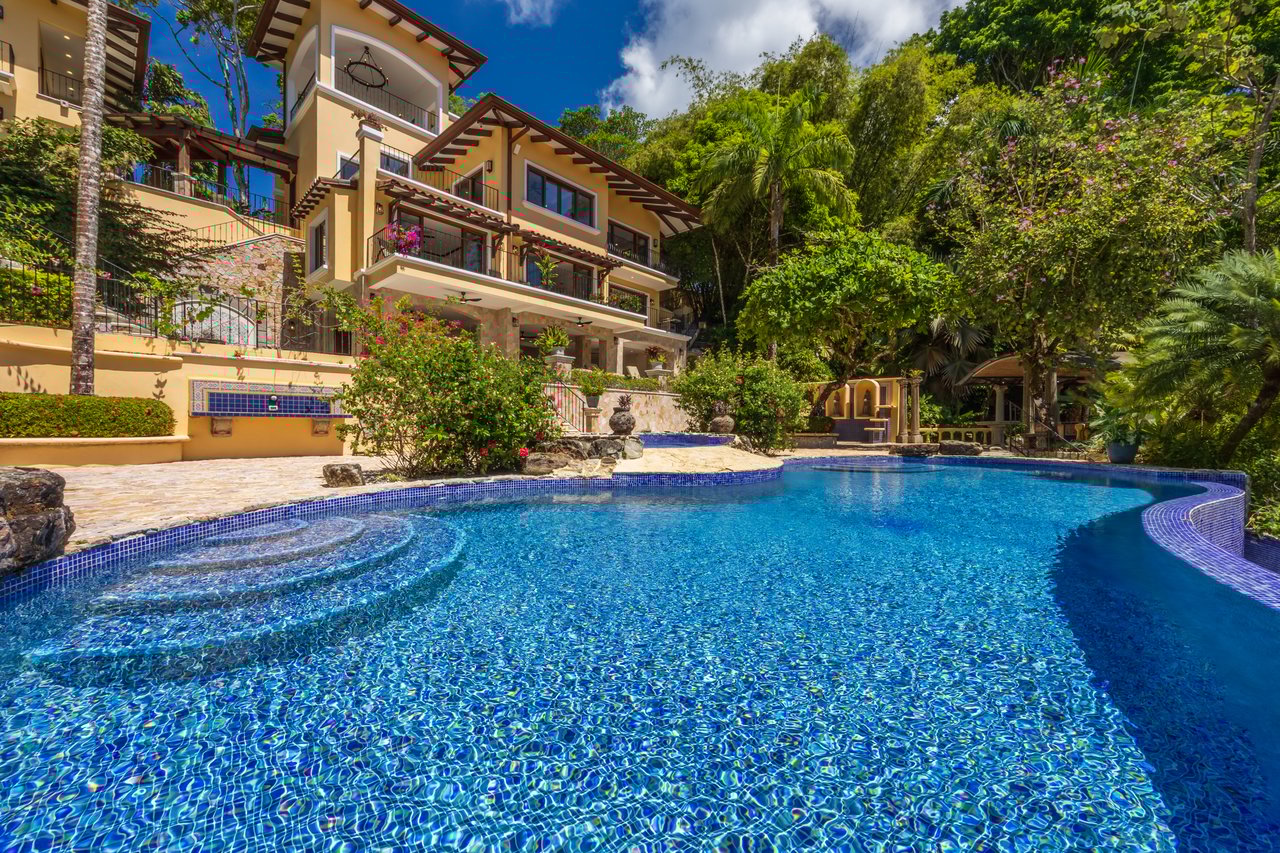 Nido Escondido, Playa Dominical