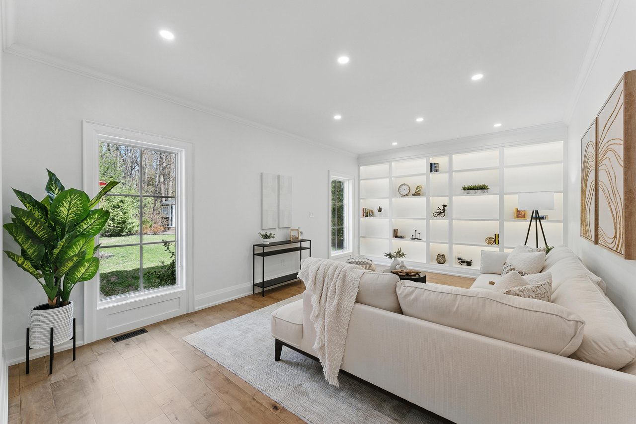 1543 Point-O-Woods Road