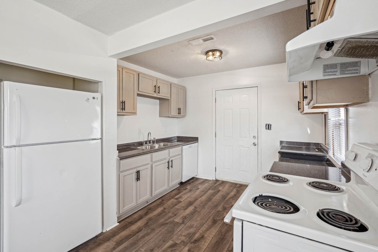 LARGE corner lot in Huntsville! New floors, new paint, renovated bathroom! Great Price!