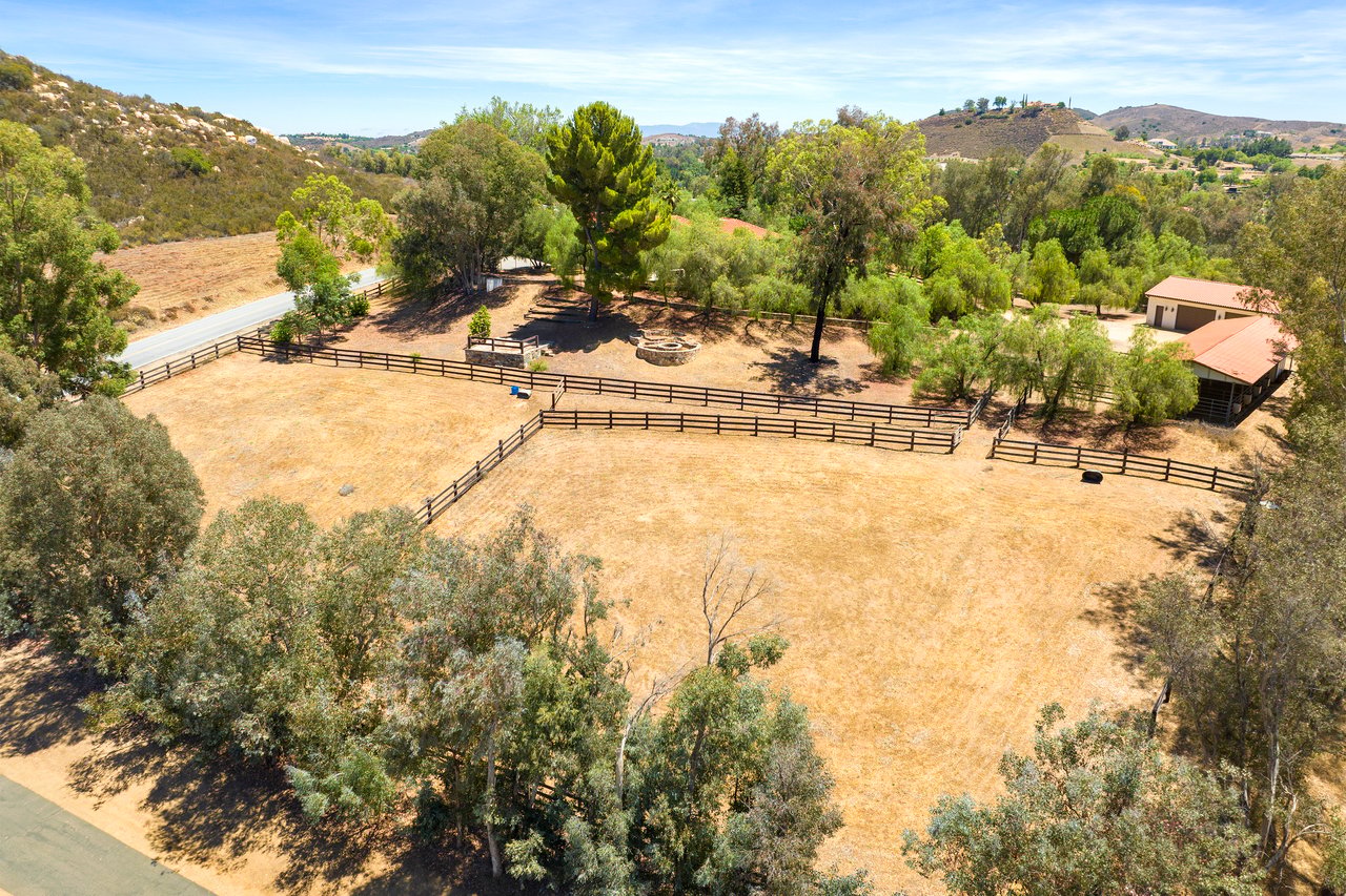38785 Avenida Bonita