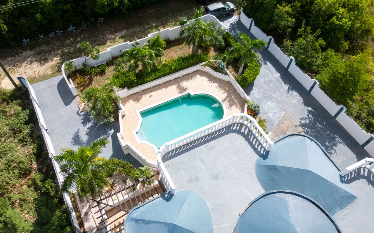 Resort Edge Villa / Les Sotto Voce