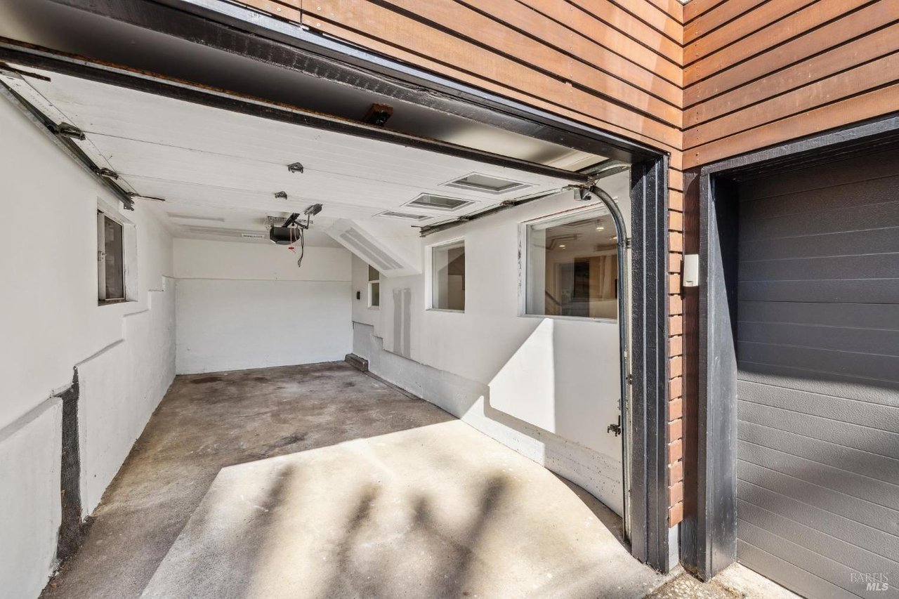 104 4th St