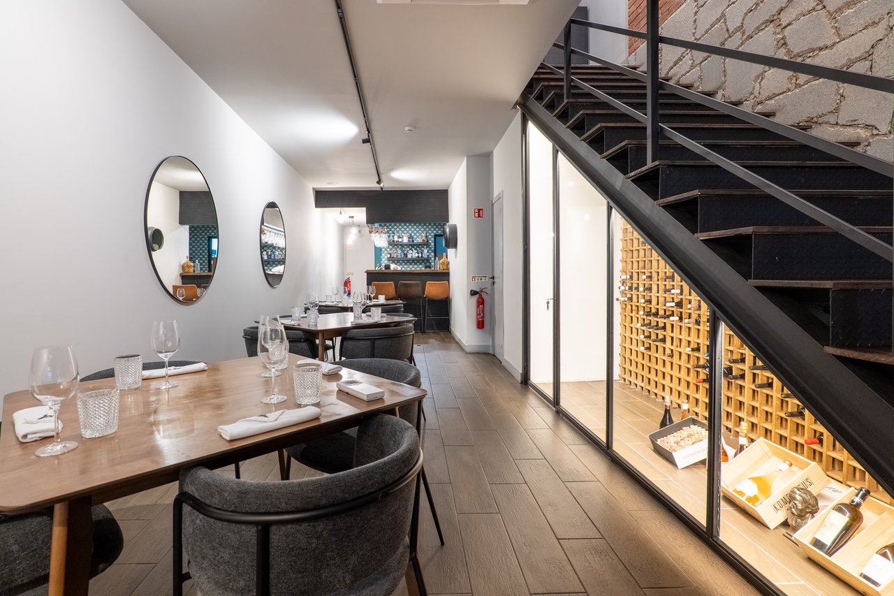 Prime Fine-Dining Restaurant Business Transfer (“Trespasse”) in Central Porto