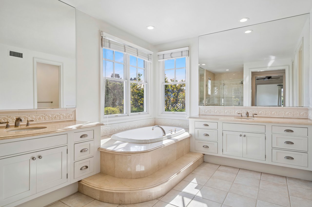 15 Jupiter Hills Drive