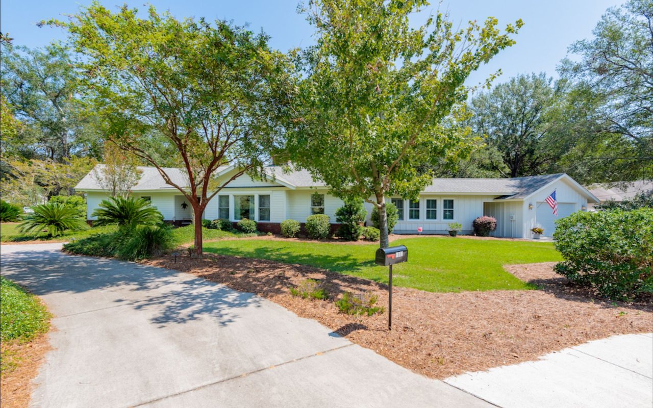 1003 Lansing Drive – Spacious Home in The Groves