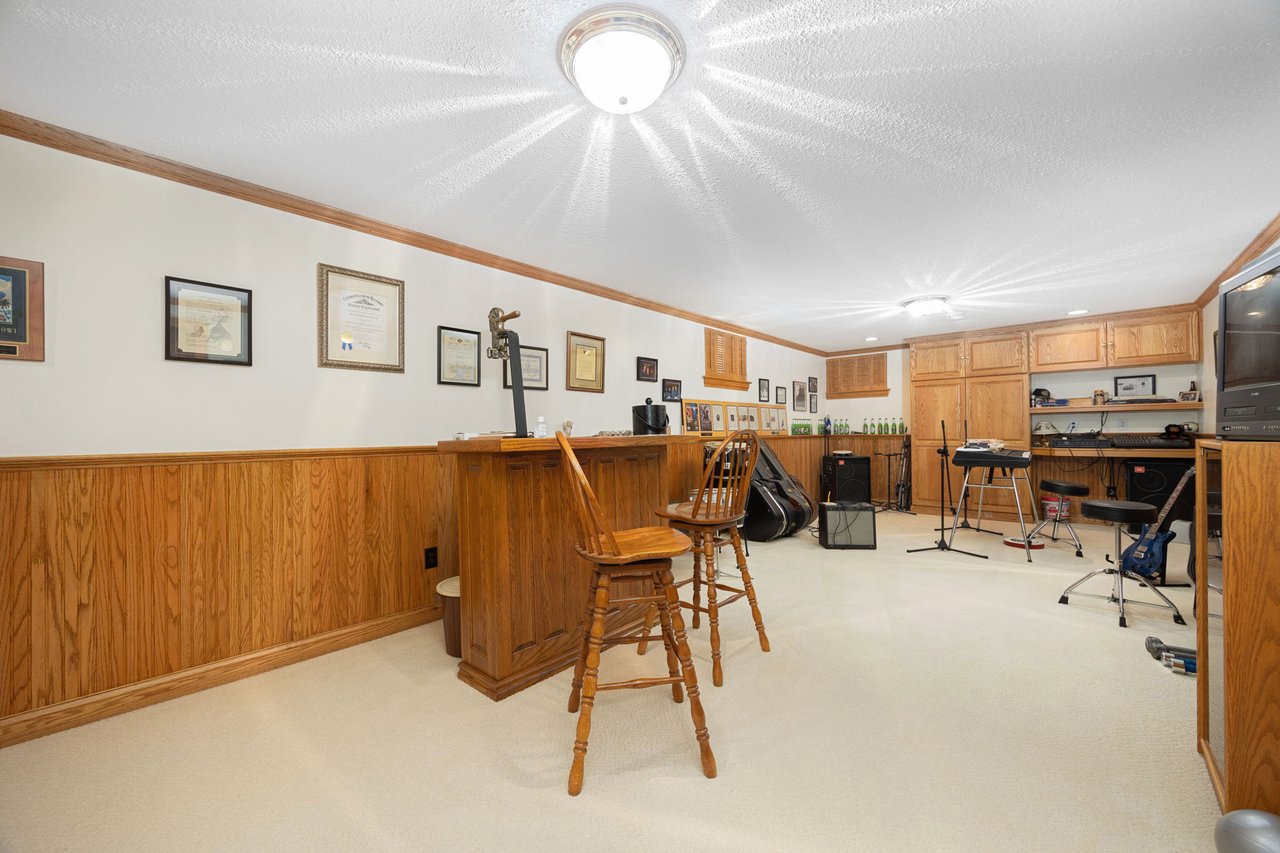 2560 CHARTWELL RD, UPPER ARLINGTON, OH 43220