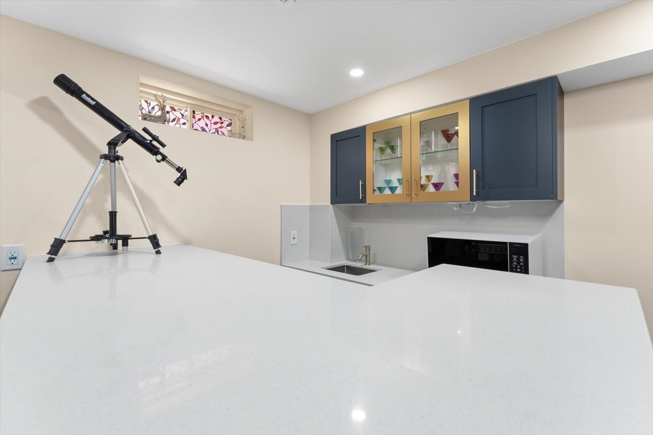 17 Holroyd St