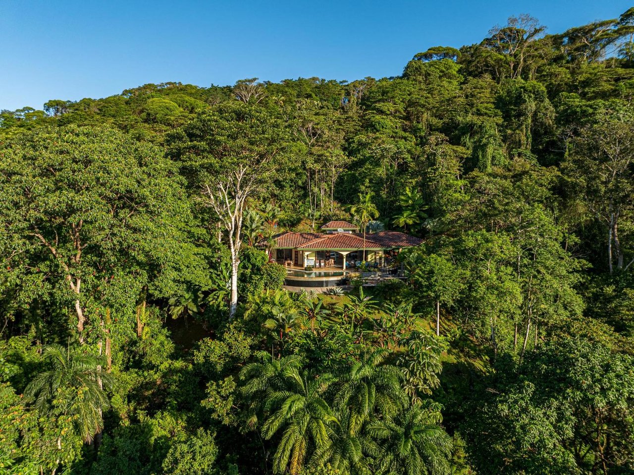 Modern Rainforest Villa Guest House, Dominical, Puntarenas