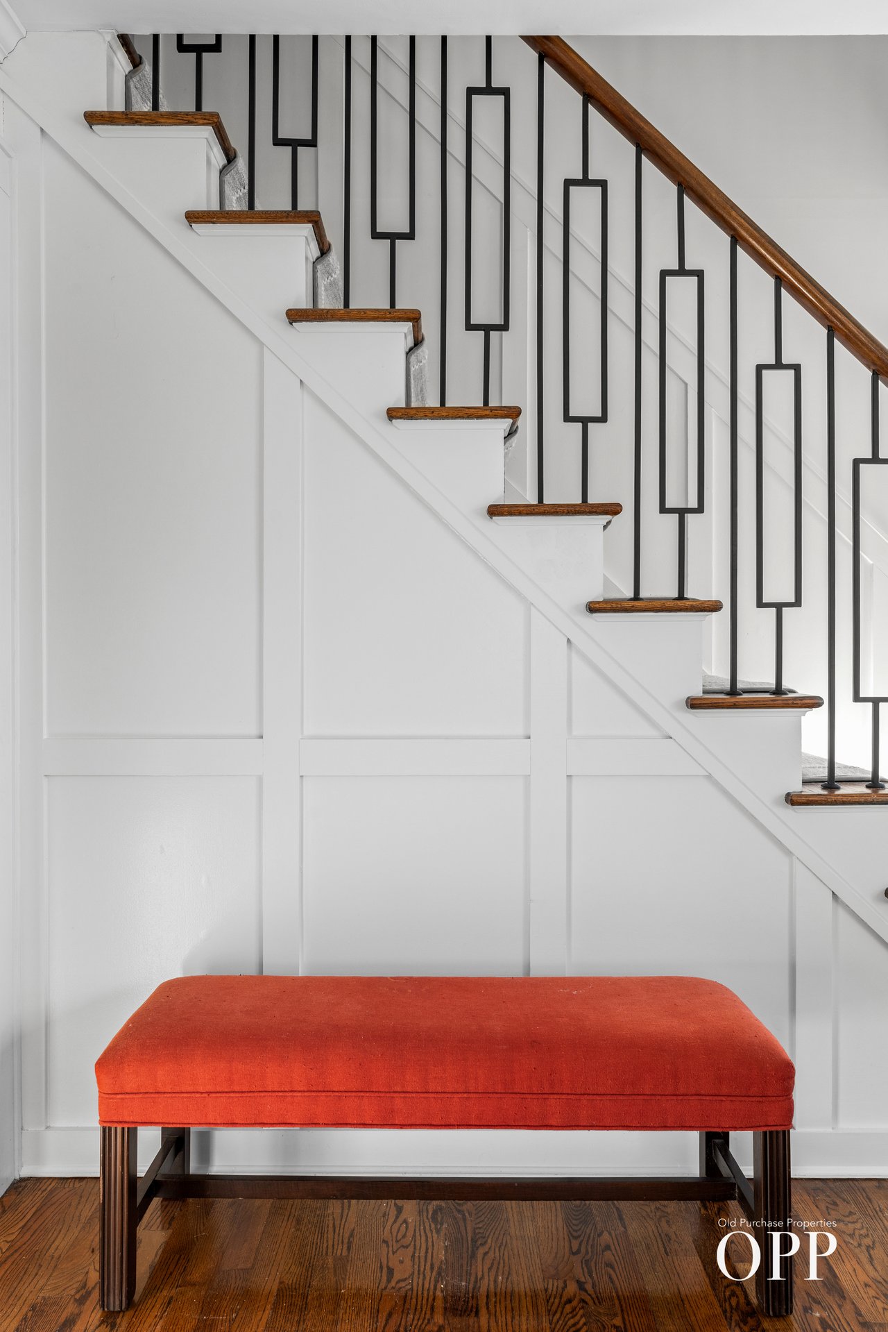 CHARMING SUMMER RETREAT WITH GARDENS & BAY BREEZES