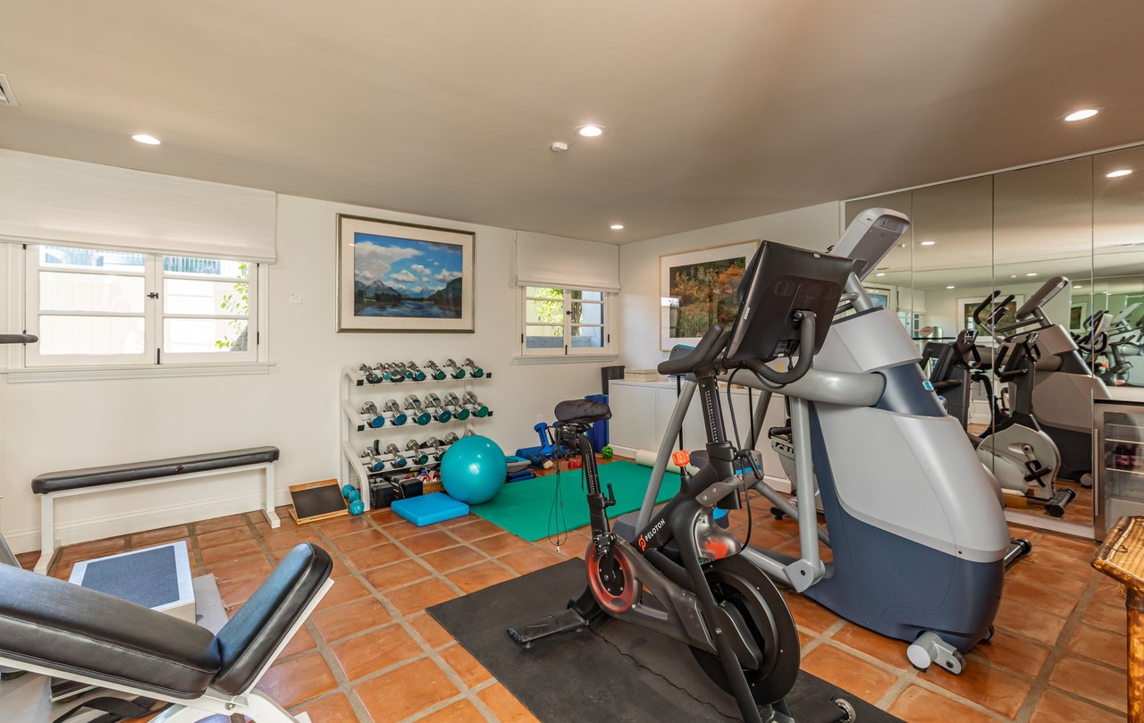 365 Comstock Ave, Little Holmby