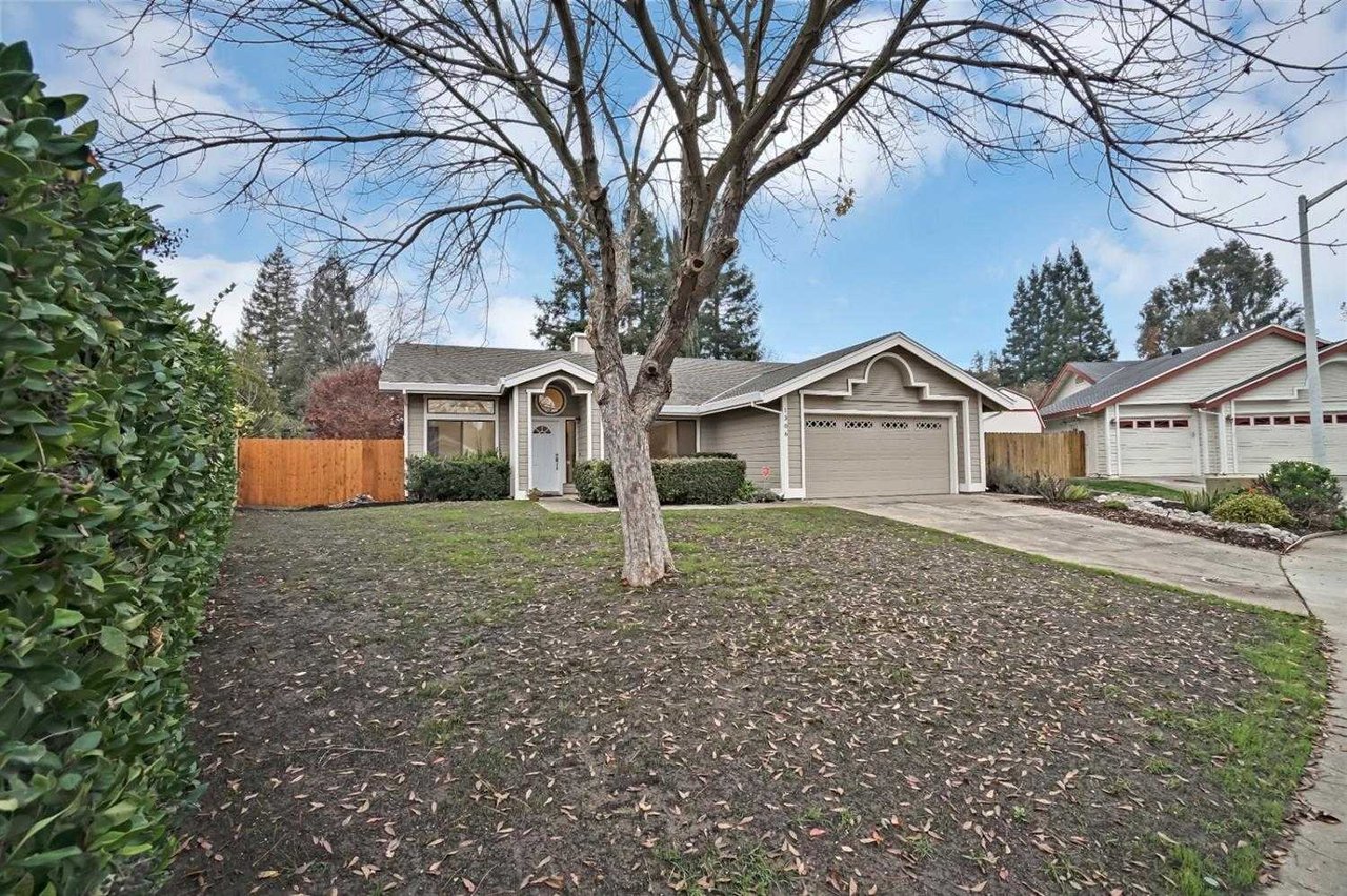 1306 Hedgerow Court