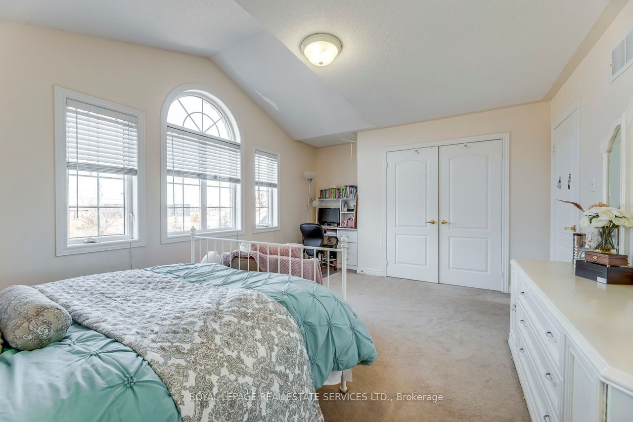 1038 Agram Dr