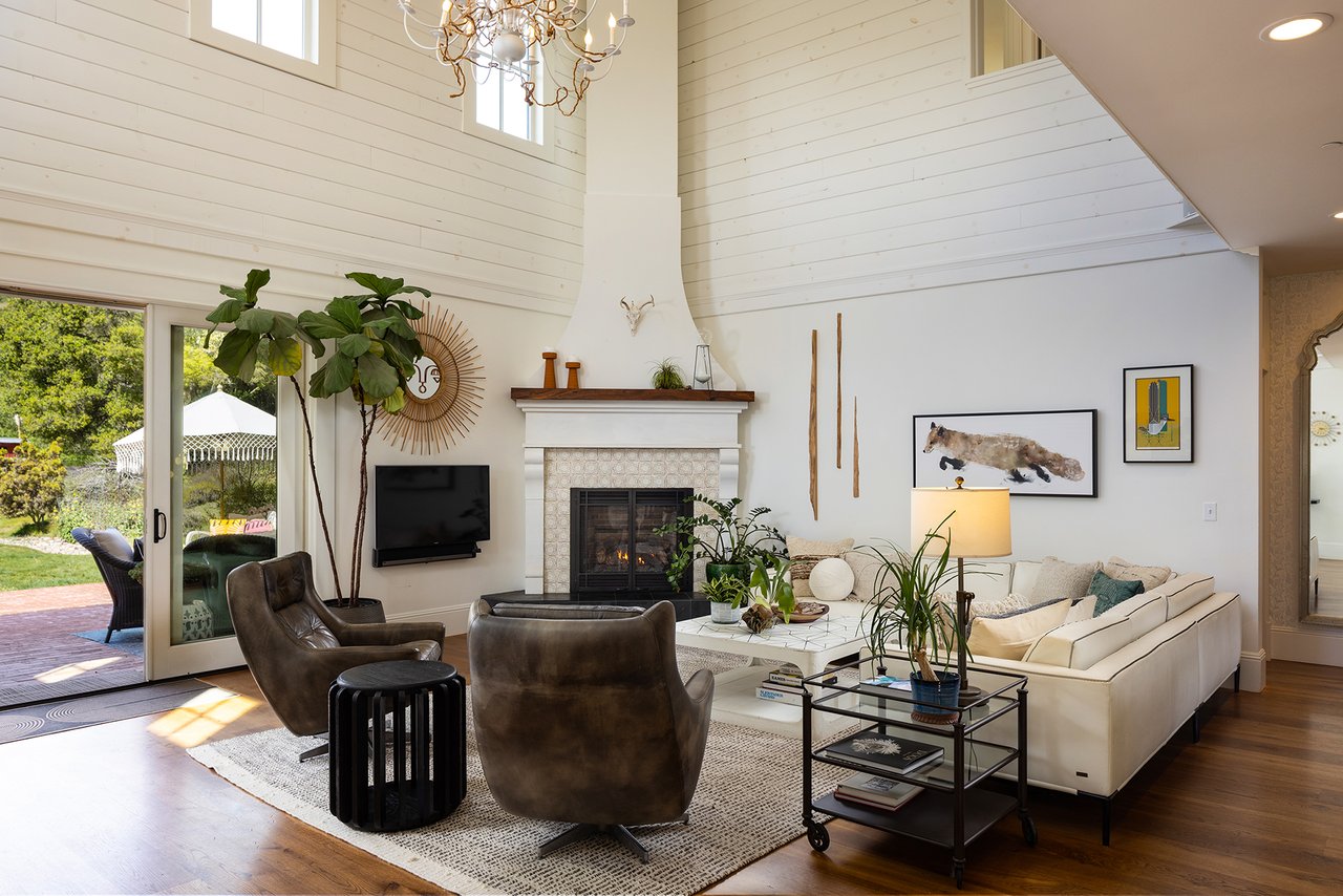 Honey Hill - 365 Race Horse Ln