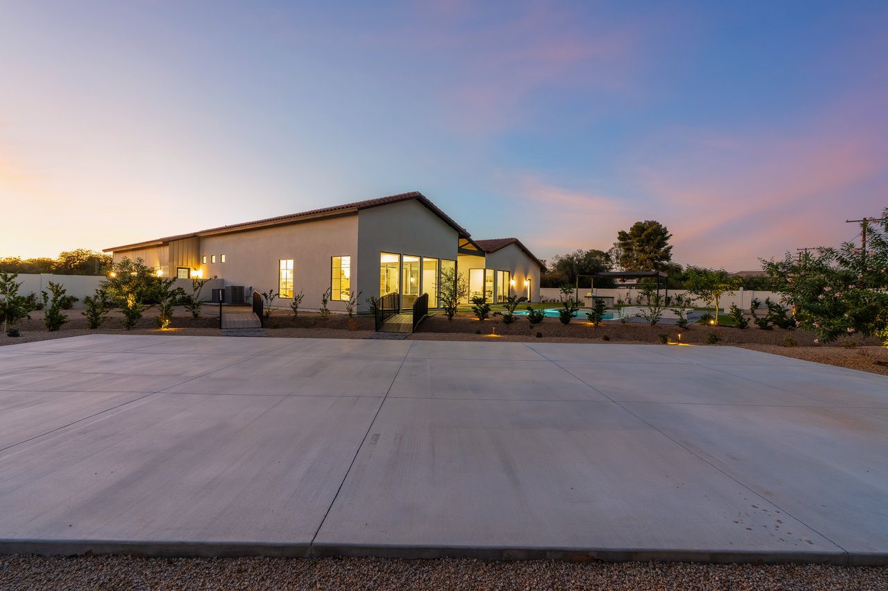 10809 North 82nd Place