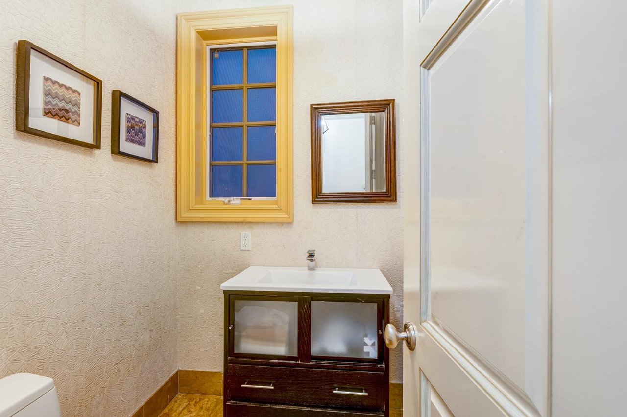 850 E 23rd Street private house