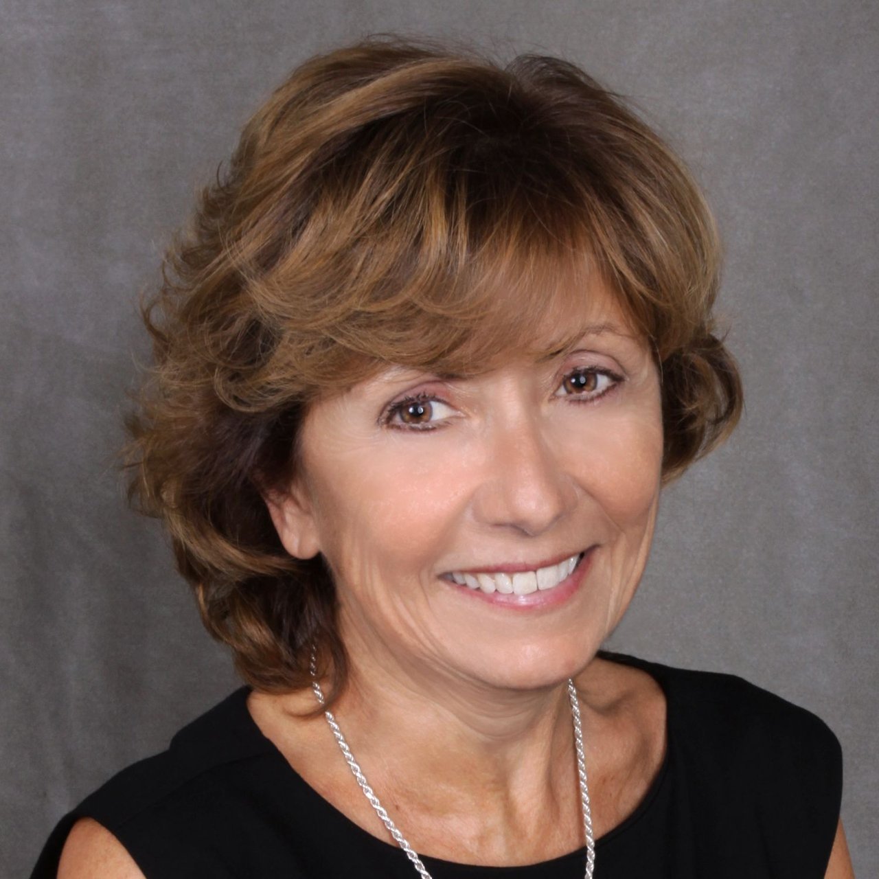Maryjean deSandes Ship Bottom, NJ Real Estate Agent Headshot