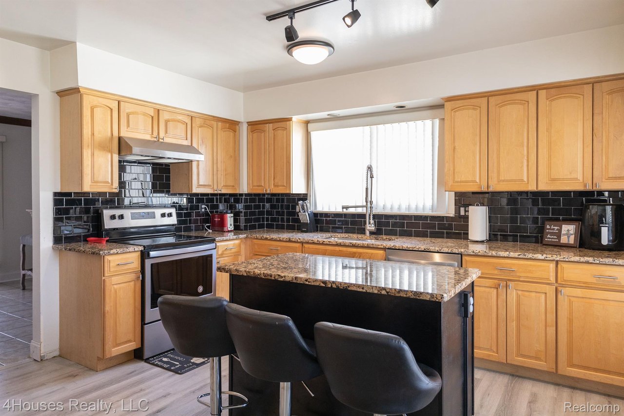 131 Hilldale Dr