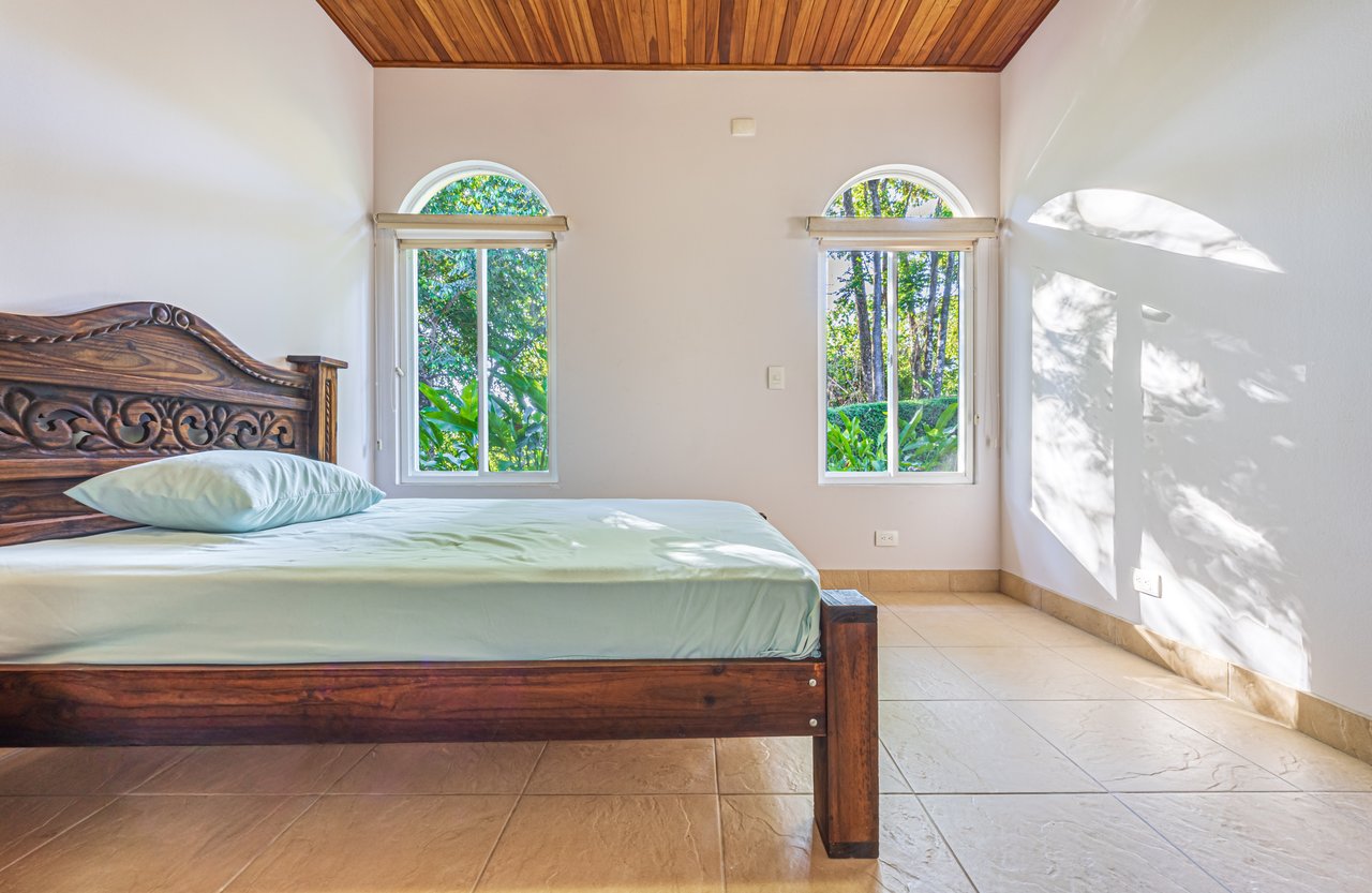 Elegant 3 Bedroom + Office Jungle Home in Puesta Del Sol, Ojochal