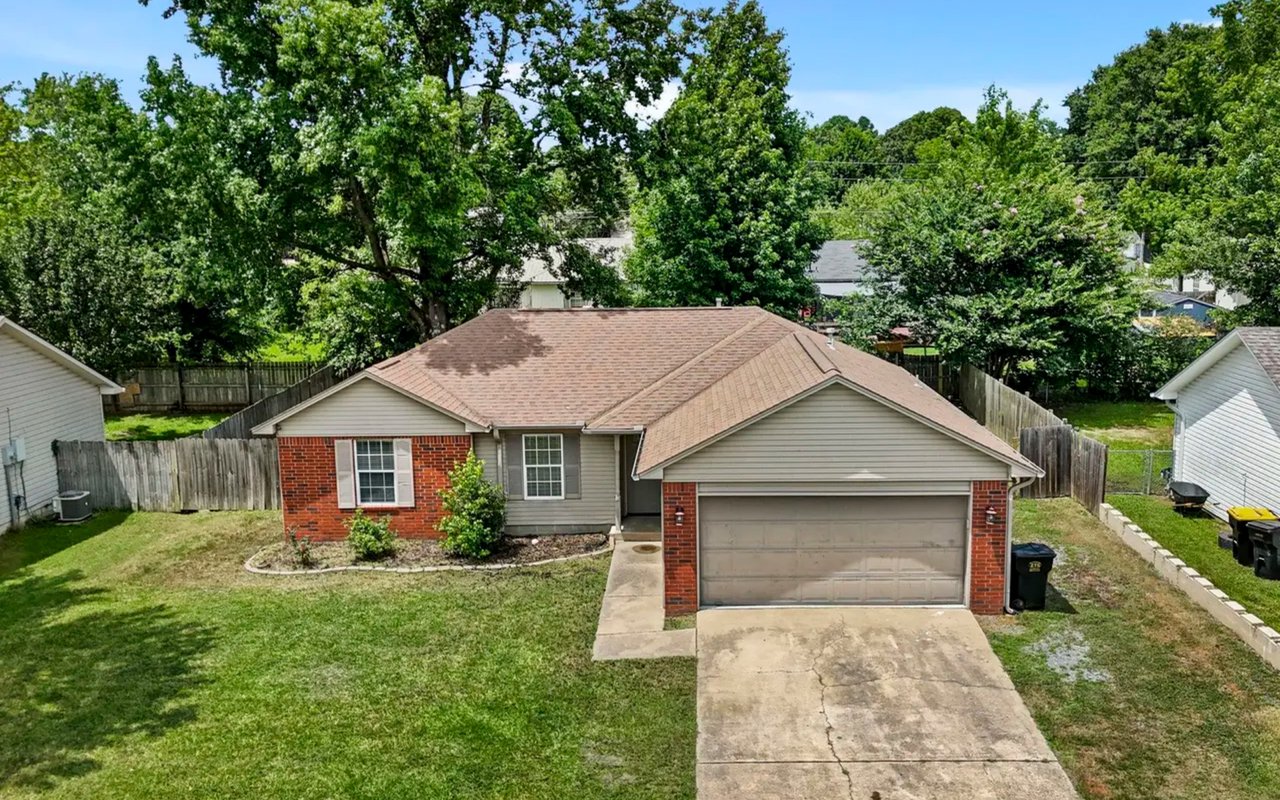 22 Ariel Dr