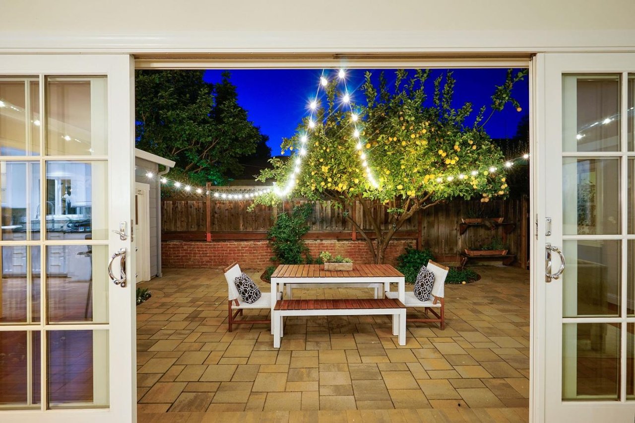 1329 Cordilleras Ave