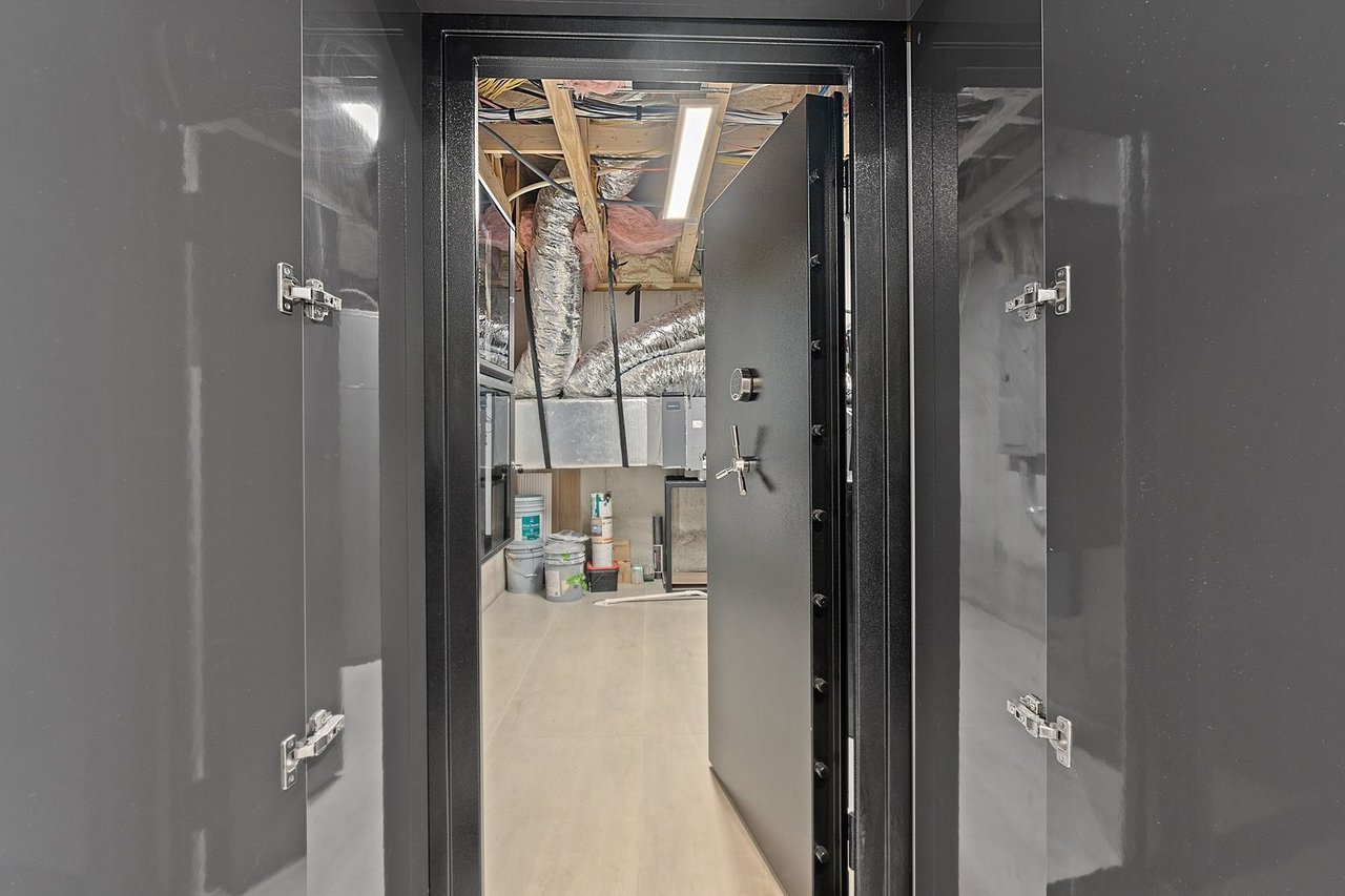 Luxxis Design 1104 Summit