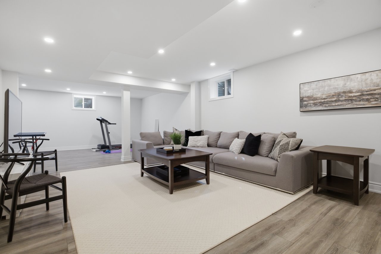 Rare Court Location on Oakville Golf Course