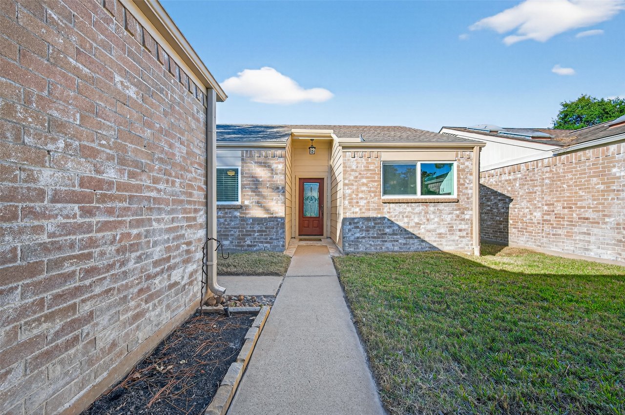 18558 Trail Bend LN 