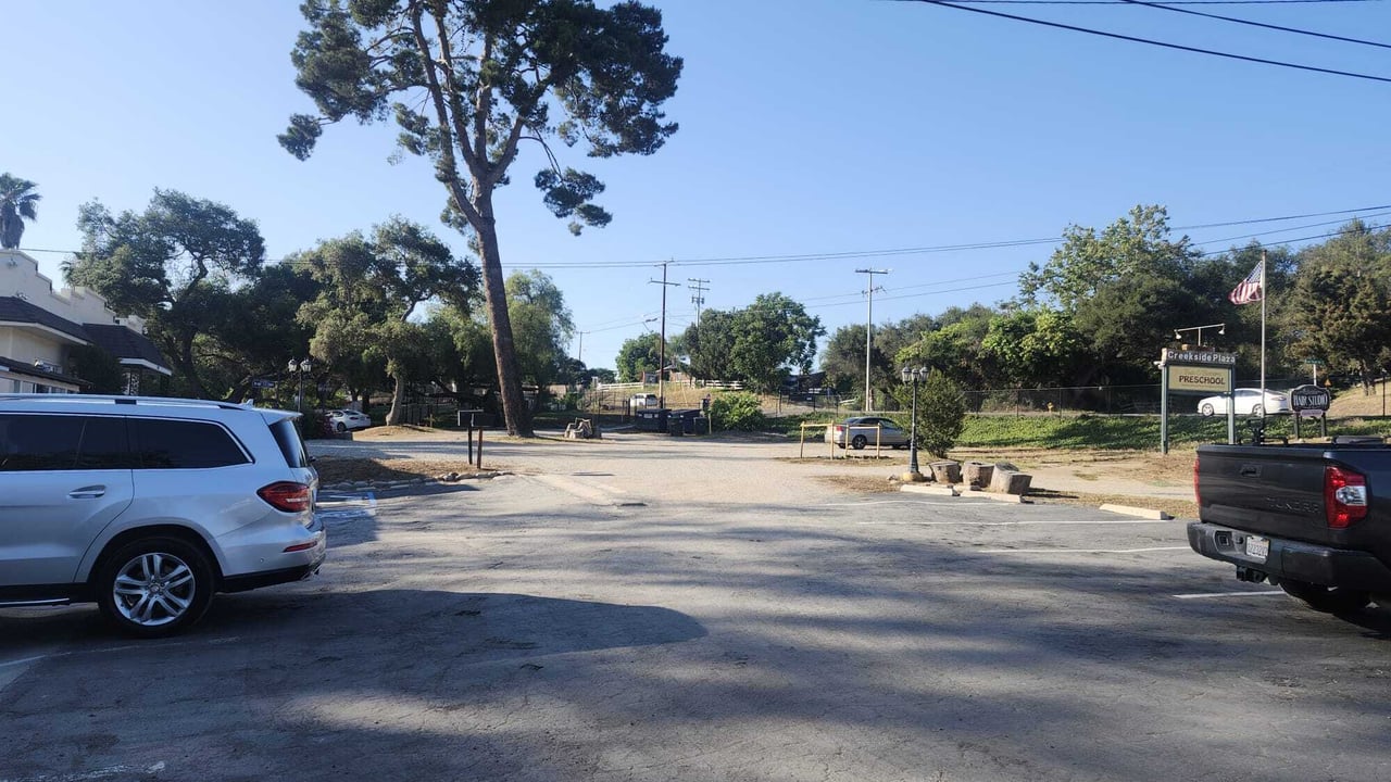 Creekside Plaza | 2809 S Mission Rd