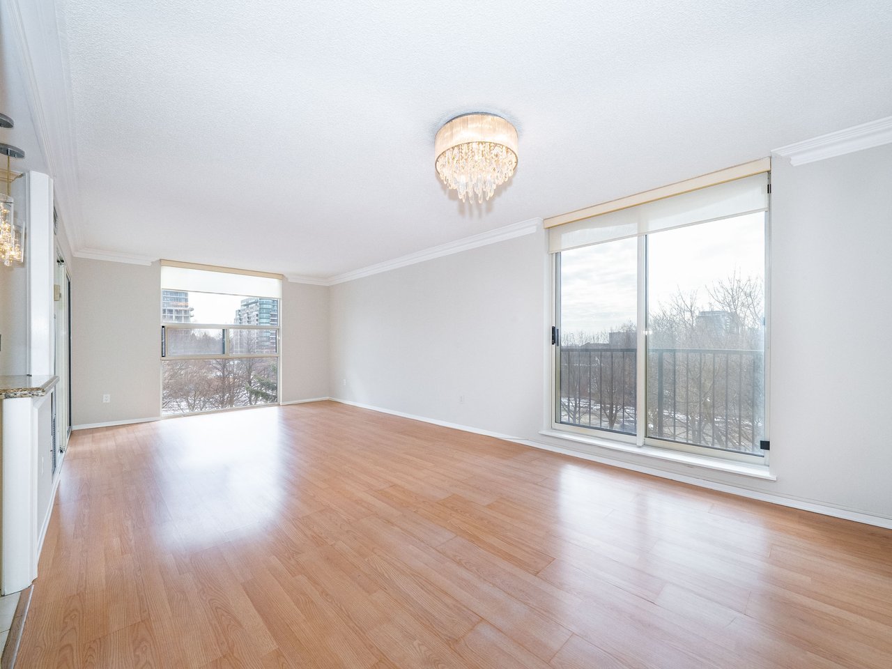 30 Harding Boulevard W, 404