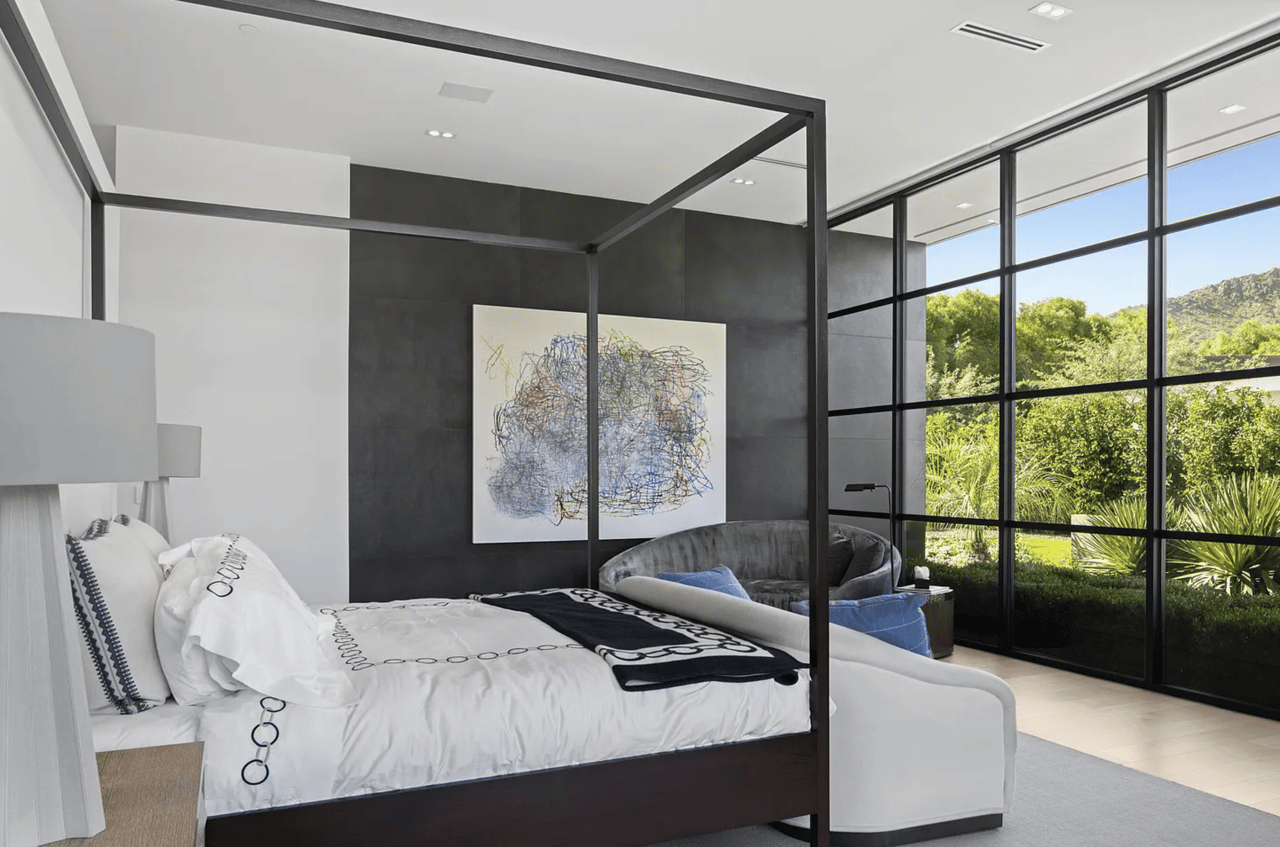 Luxury modern estate with resort like backyard in Paradise Valley Arizona