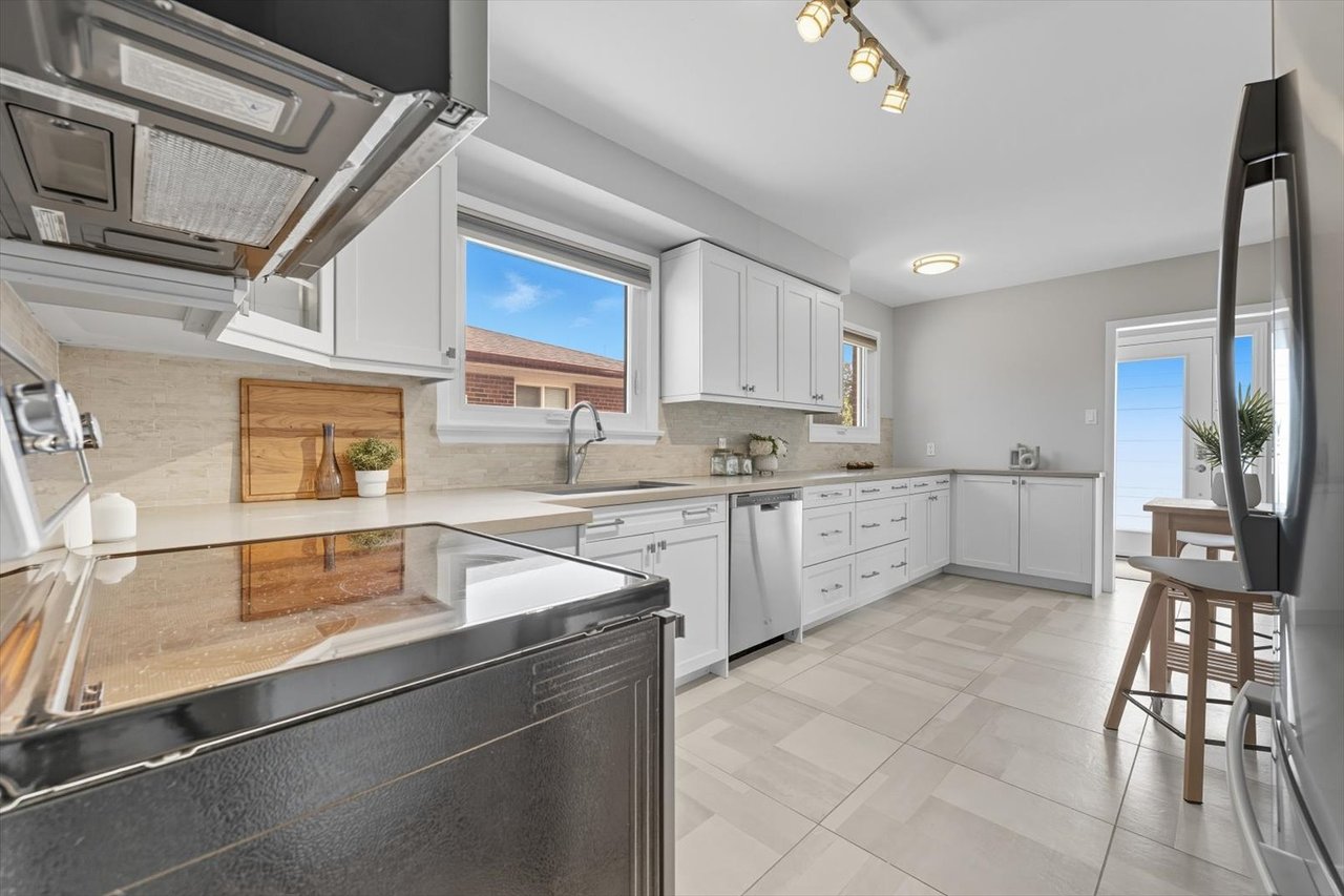 1624 Coram Cres