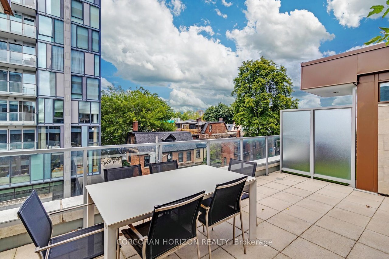 GRAND TOWNHOUSE IN THE ANNEX