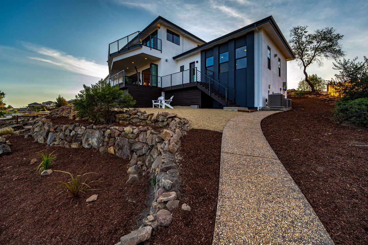 3927 Rincon Ridge Drive