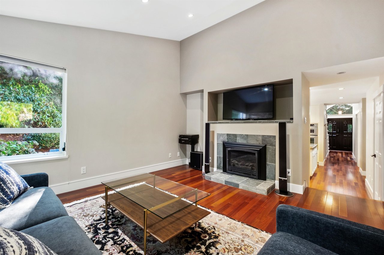 5625 Daffodil Ln