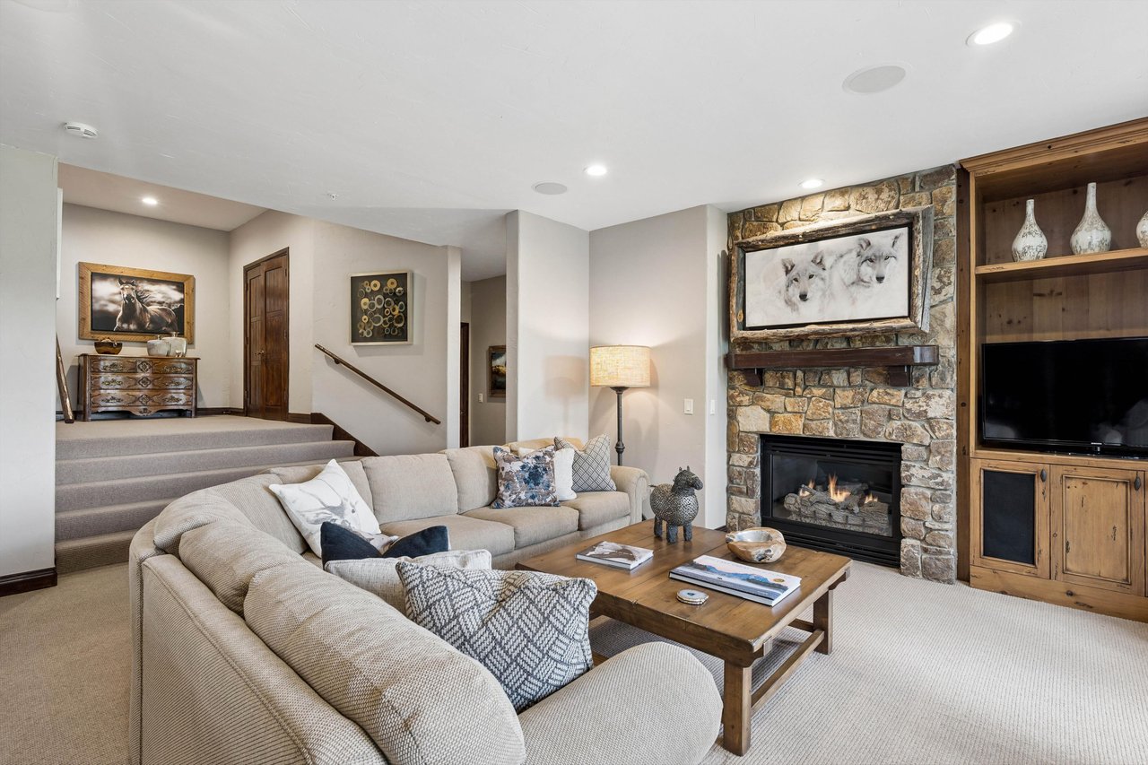35 Stag Gulch Court
