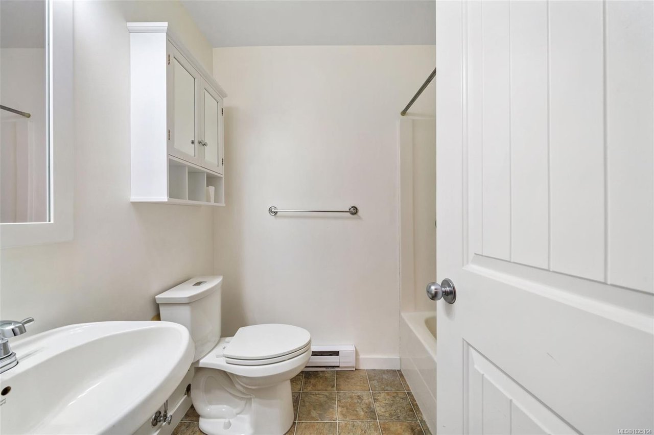 1123 Reynolds Rd, Saanich