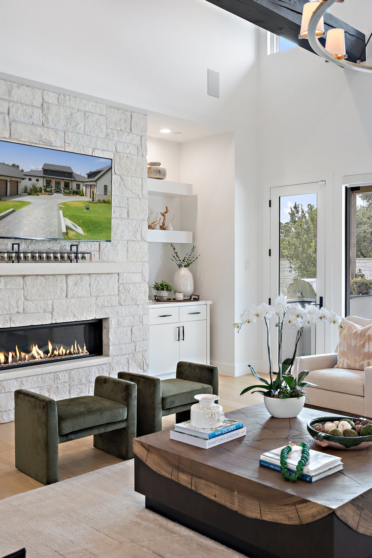 Austin-Elegance in Lake Travis ISD