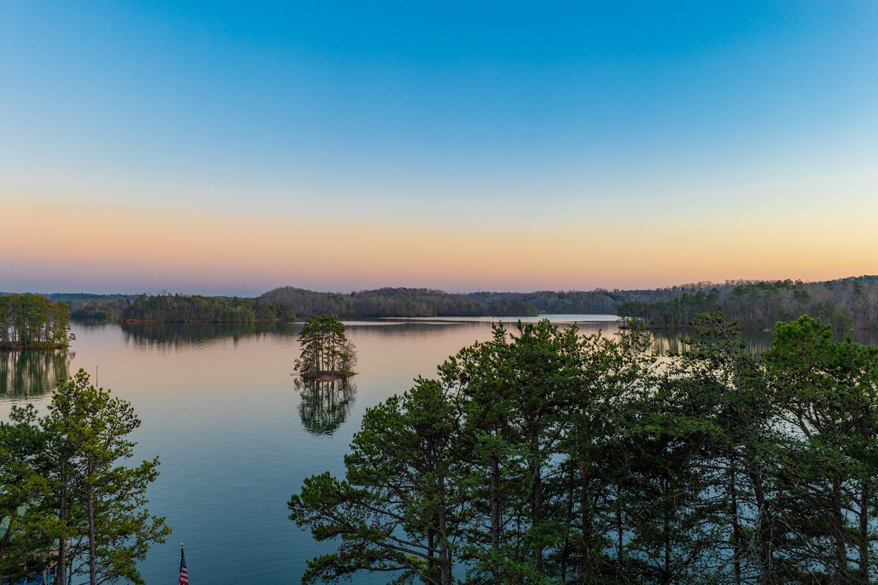 3406 Thunder Point