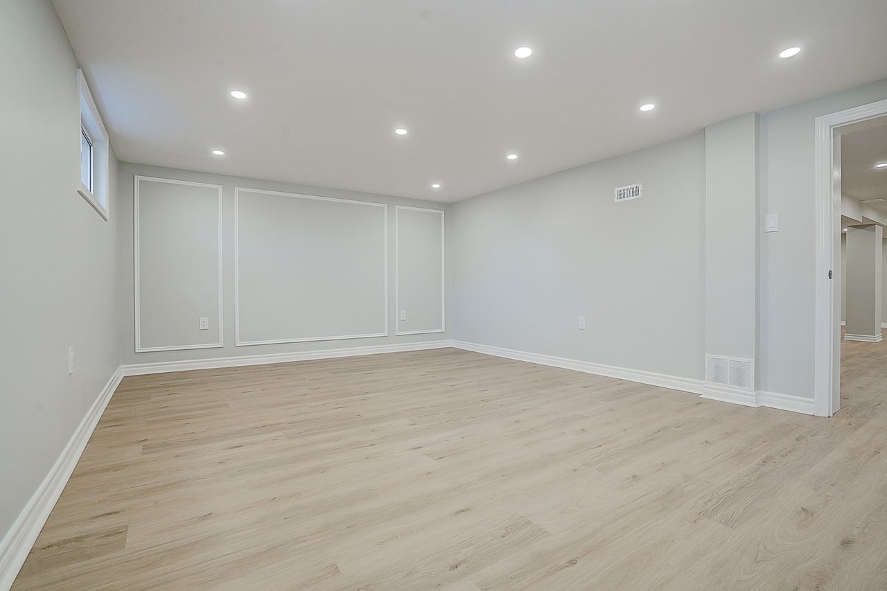 8 Bellvare Crescent, Toronto