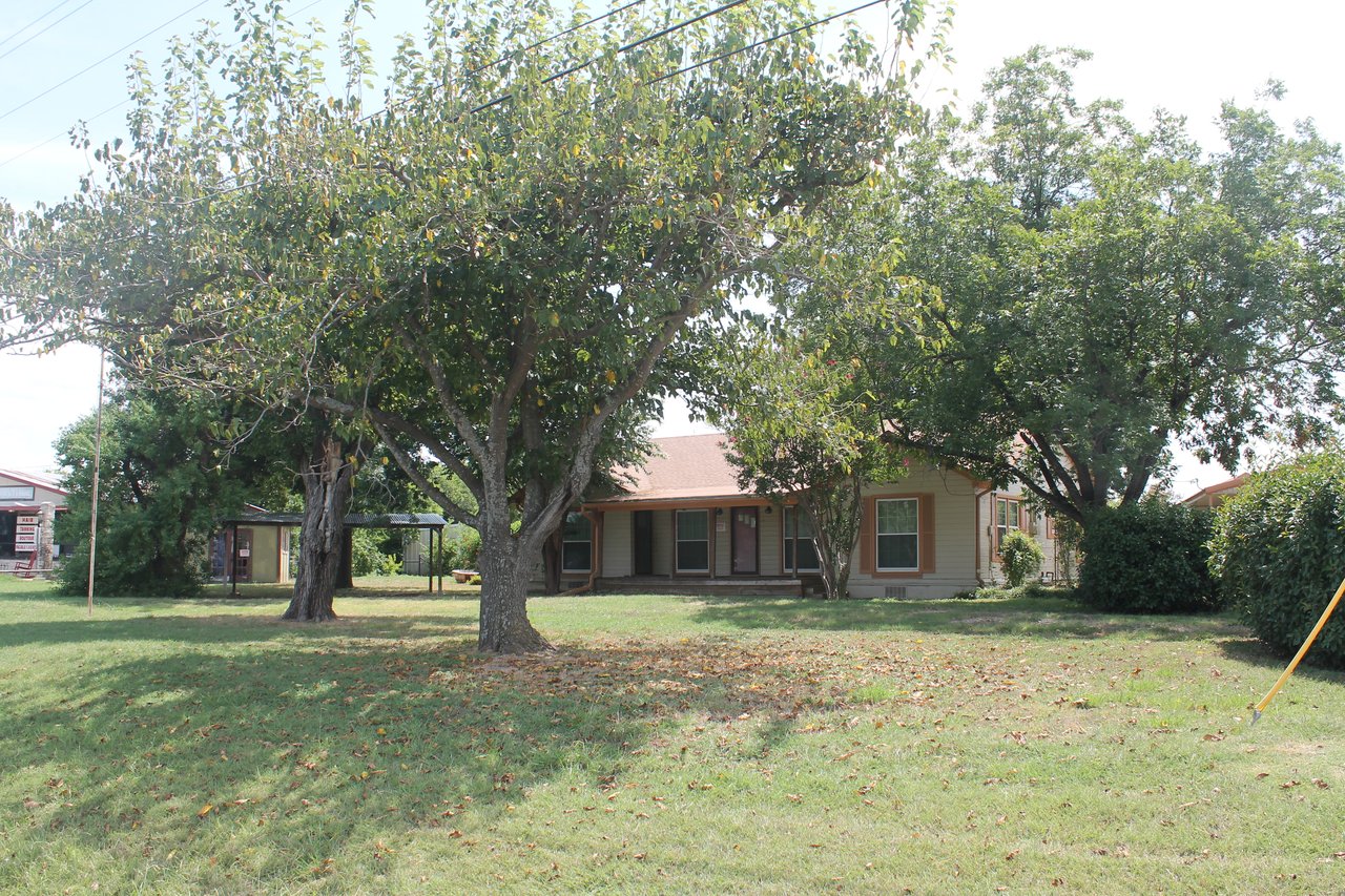 618 N Robinson Dr