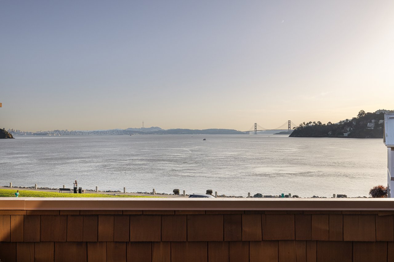 Luxury Condo with Sweeping Bay Views