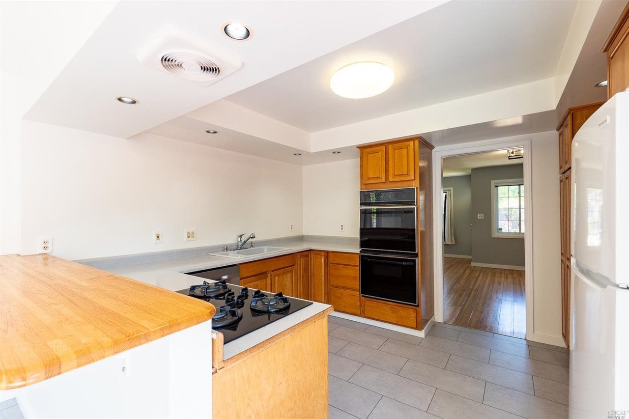 6 Boulevard Ct