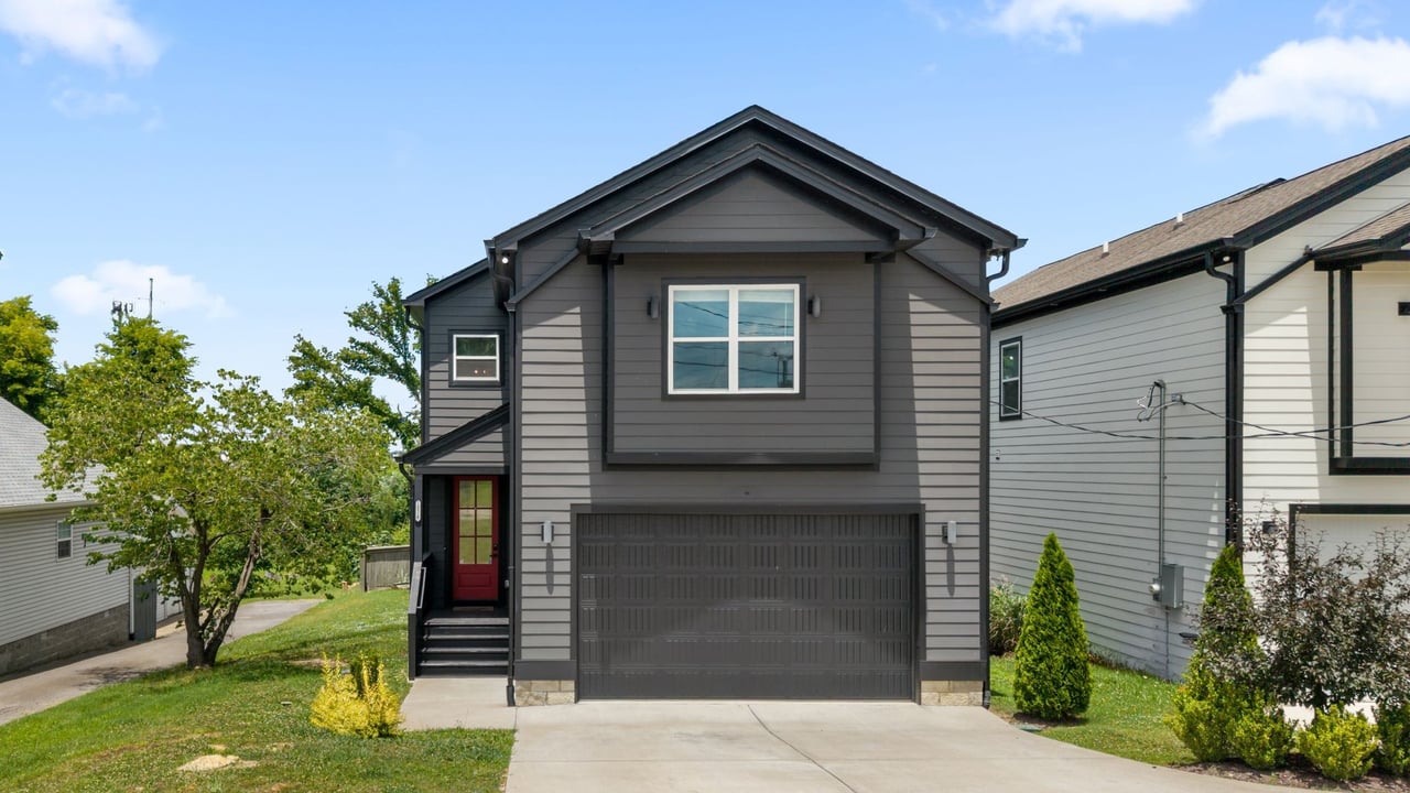 Explore 107 A Sarver Ave in Madison, TN—a beautifully maintained 3-bedroom home with hardwood floors, a fenced backyard, and easy access to East Nashville and Hendersonville.