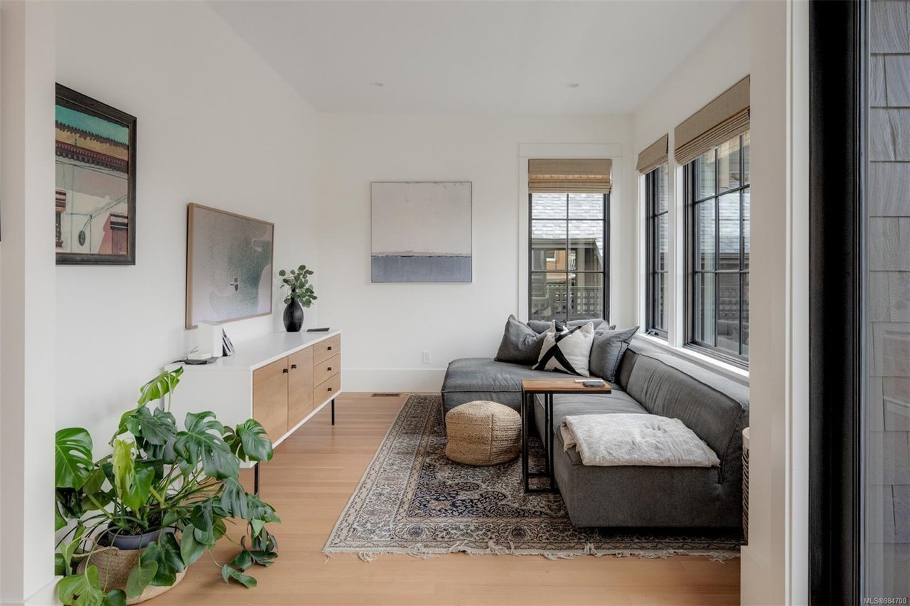 1248 Hewlett Pl