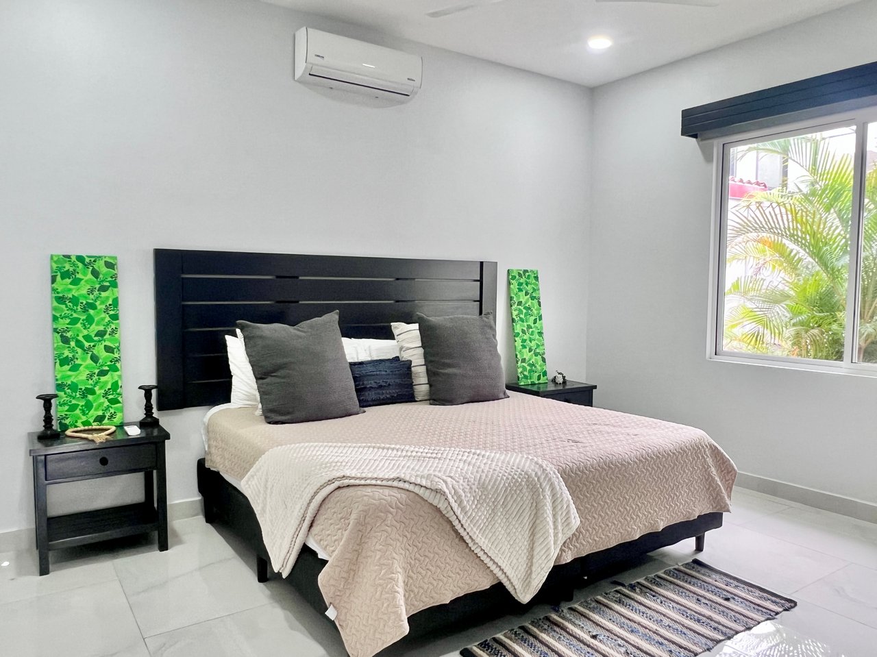 Quepos Hills Villa with pool and covered patio and tropical gardens