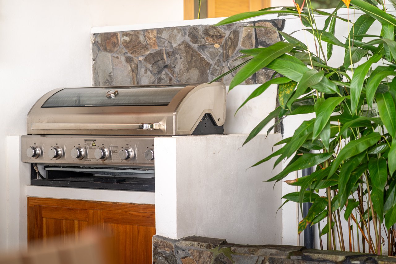 Casa Amarilla – Oceanfront Luxury Meets Sustainable Living in Tres Rios